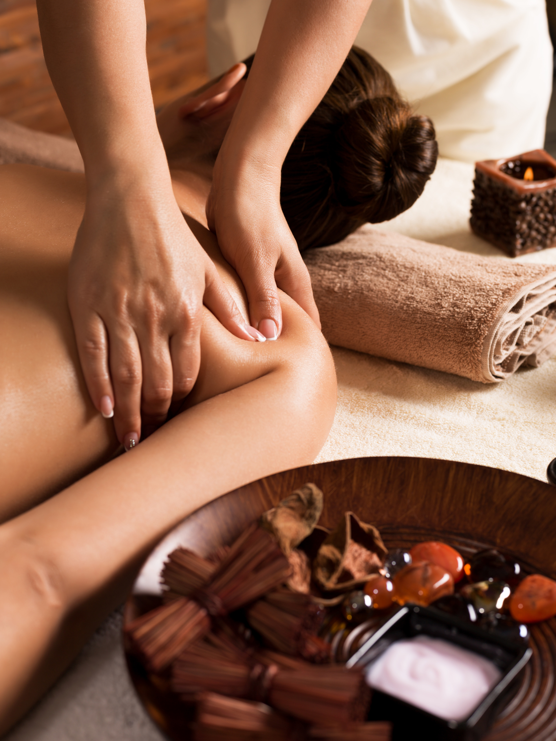 masseur-doing-massage-on-womans-back-G8MJWTU-scaled.jpg